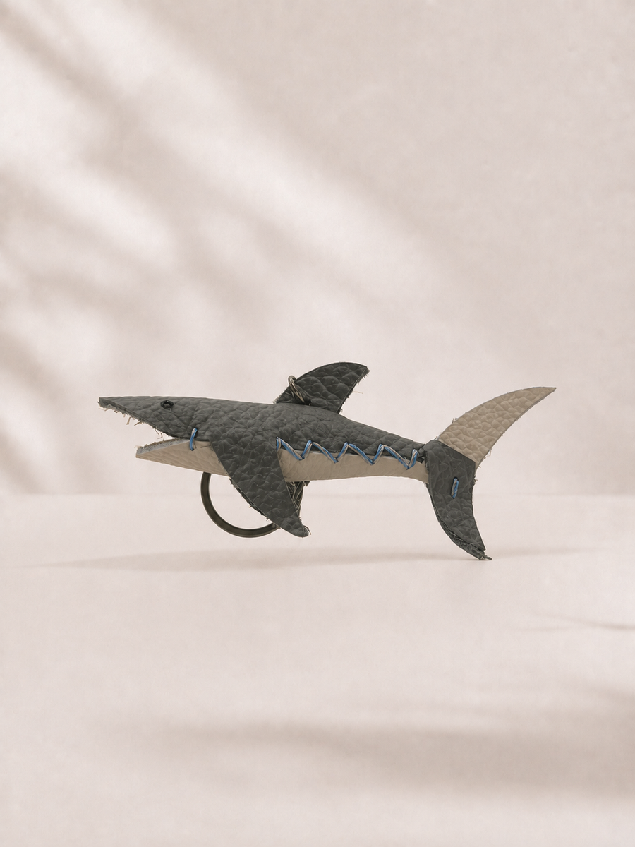 Handgefertigter Leder Hai Schlüsselanhänger GRAY - SHARK