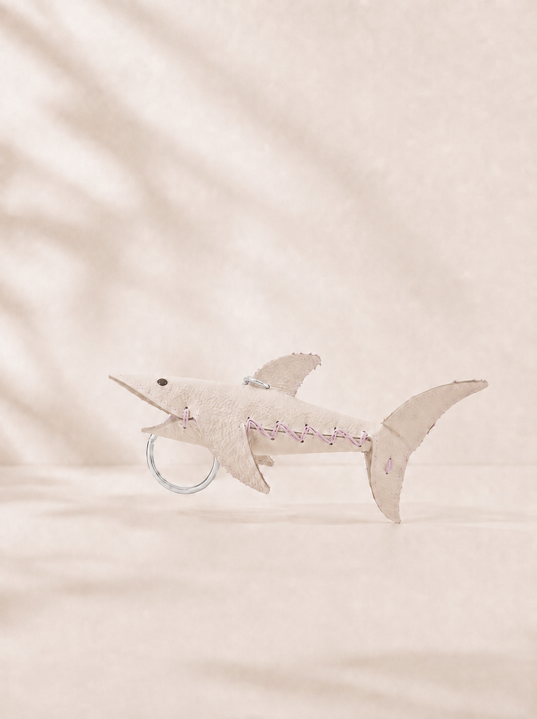 WHITE LILAC - SHARK