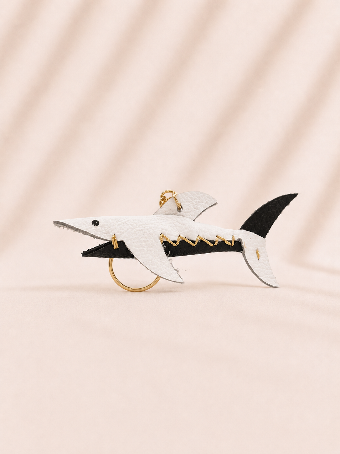 WHITE - SHARK